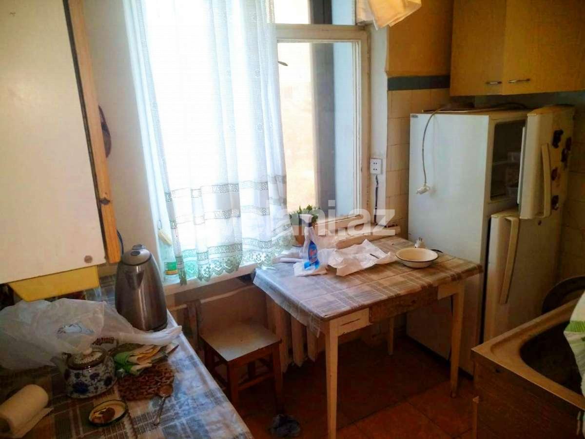 Sale, old building, 3 room, 70 m², Elmlar Akademiyası m.