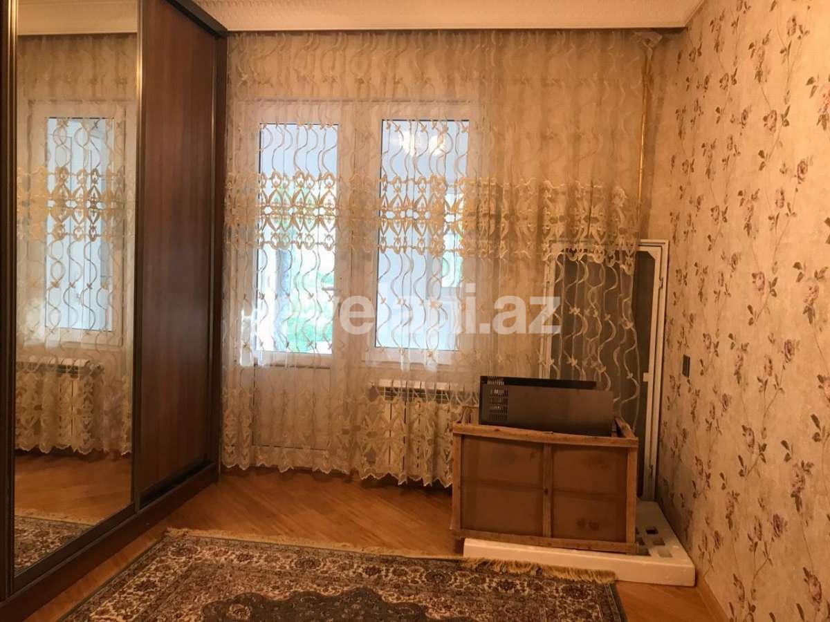 Satılır, köhnə tikili, 5 otaqlı, 120 m², İnşaatçılar m.