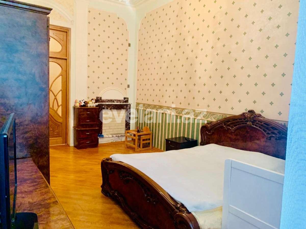 Satılır, köhnə tikili, 4 otaqlı, 156 m², Sahil m.