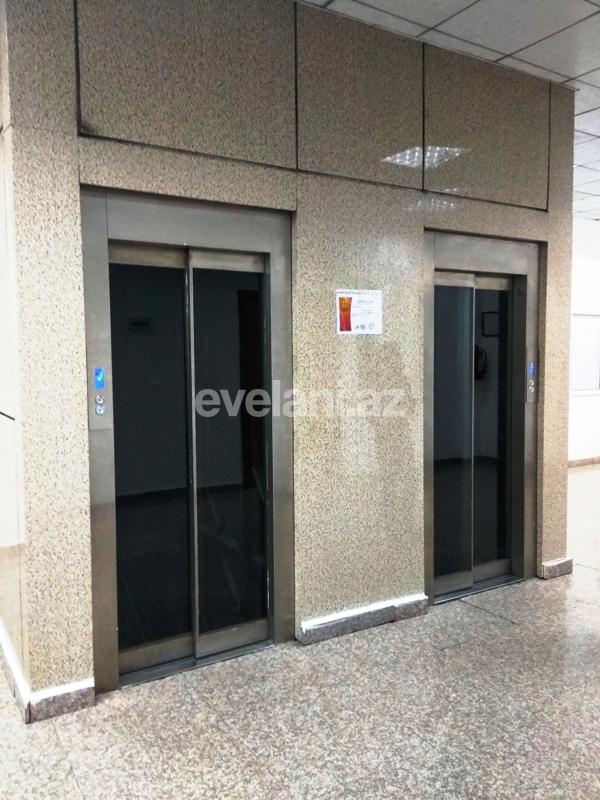 Kirayə verilir, ofis, 1 otaqlı, 30 m², 28 may m.