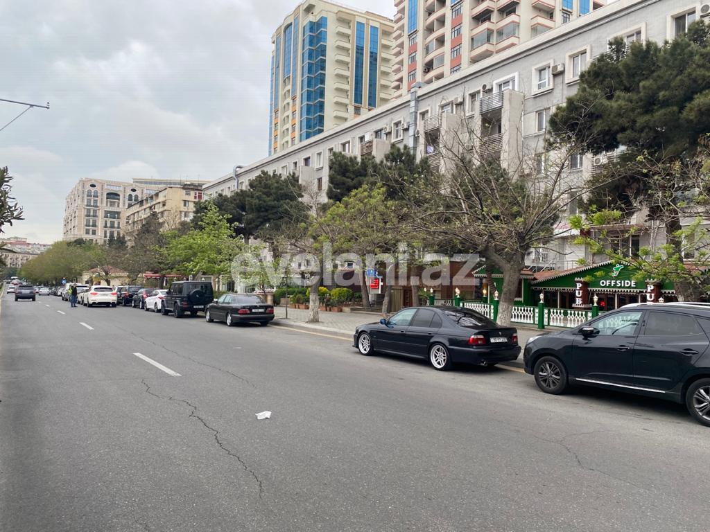 Sale, old building, 3 room, 75 m², Elmlar Akademiyası m.