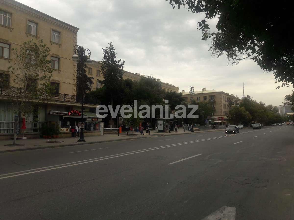 Satılır, köhnə tikili, 3 otaqlı, 85 m², Elmlər Akademiyası m.