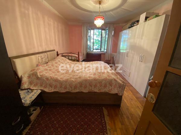 Satılır, köhnə tikili, 3 otaqlı, 65 m², İnşaatçılar m.