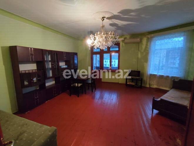 Sale, old building, 2 room, 70 m², Bakikhanov d.