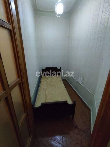 Sale, old building, 2 room, 70 m², Bakikhanov d.