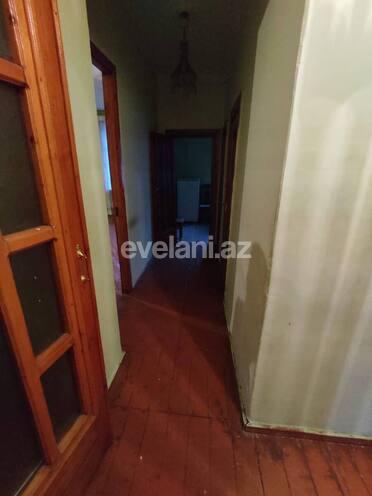 Sale, old building, 2 room, 70 m², Bakikhanov d.
