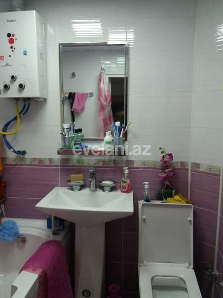 Satılır, köhnə tikili, 3 otaqlı, 65 m², İnşaatçılar m.