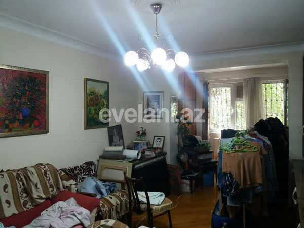 Satılır, köhnə tikili, 3 otaqlı, 65 m², İnşaatçılar m.