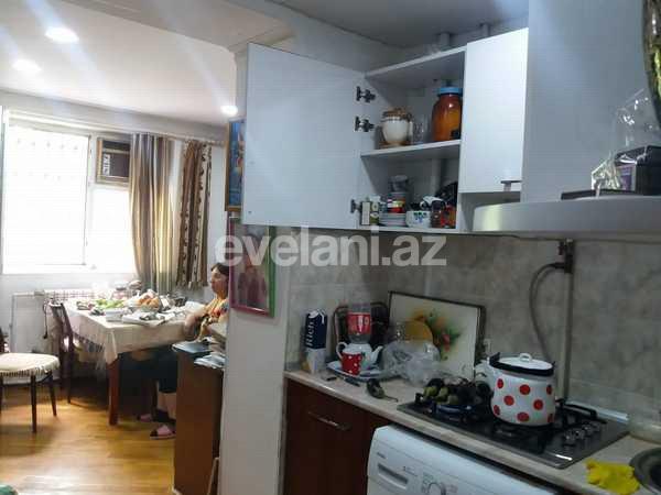Satılır, köhnə tikili, 3 otaqlı, 65 m², İnşaatçılar m.