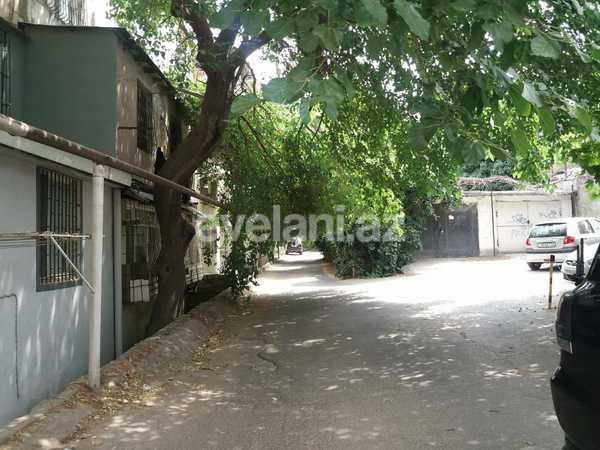 Satılır, köhnə tikili, 3 otaqlı, 65 m², İnşaatçılar m.