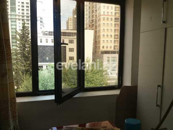 Satılır, köhnə tikili, 3 otaqlı, 65 m², İnşaatçılar m.