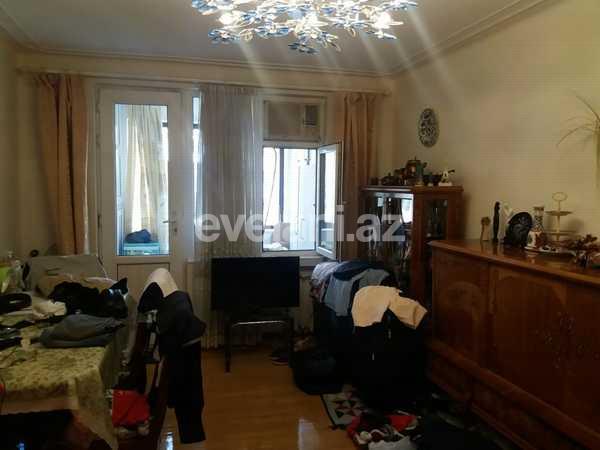 Satılır, köhnə tikili, 3 otaqlı, 65 m², İnşaatçılar m.