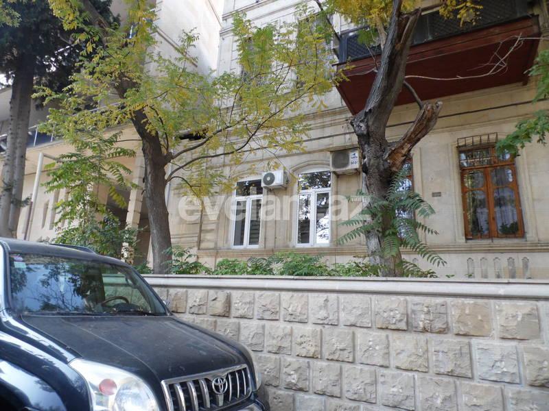 Kirayə verilir, köhnə tikili, 2 otaqlı, 70 m², Səbail r.