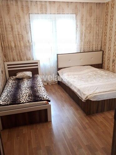 Rent, old building, 2 room, 65 m², Khalglar Doslugu m.