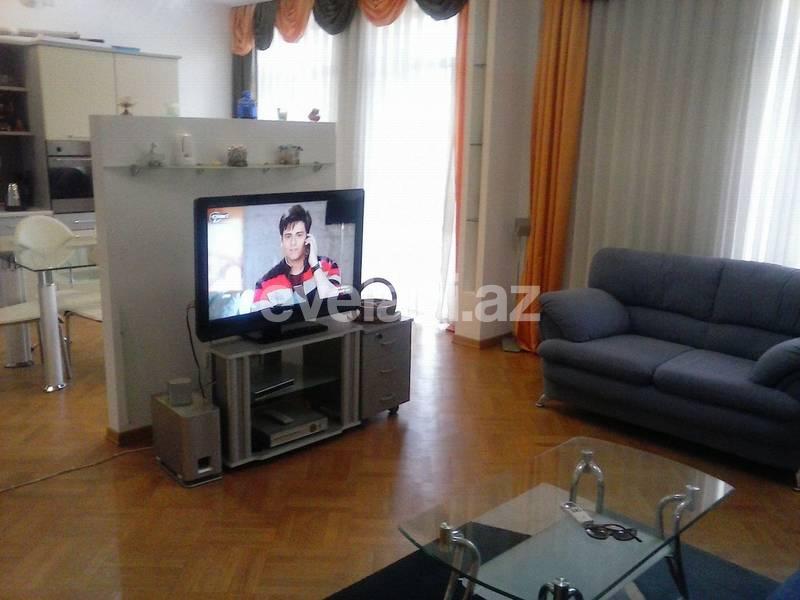 Rent, old building, 3 room, 120 m², Sabail r.