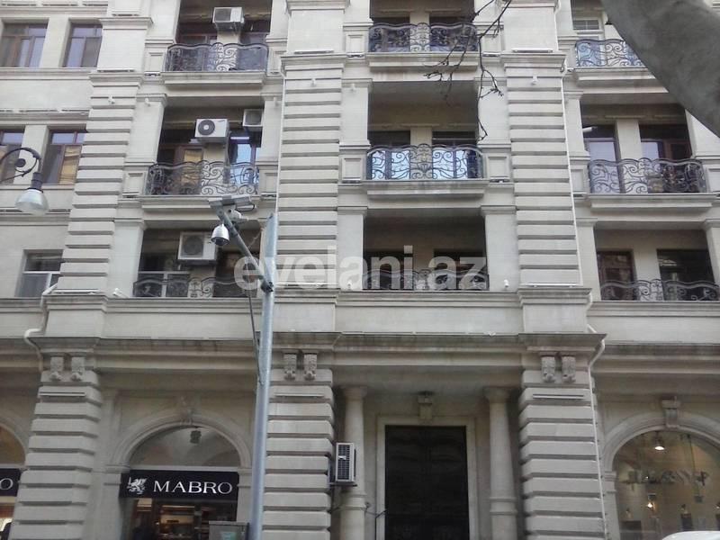 Rent, old building, 3 room, 120 m², Sabail r.