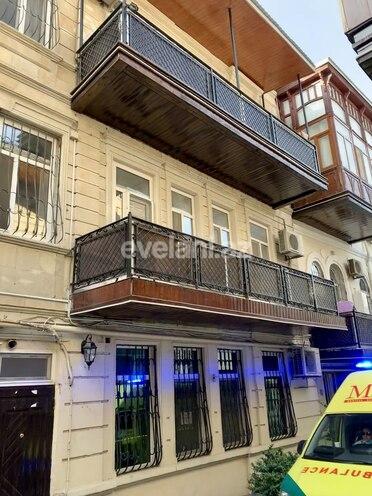 Kirayə verilir, köhnə tikili, 2 otaqlı, 68 m², İçəri Şəhər m.