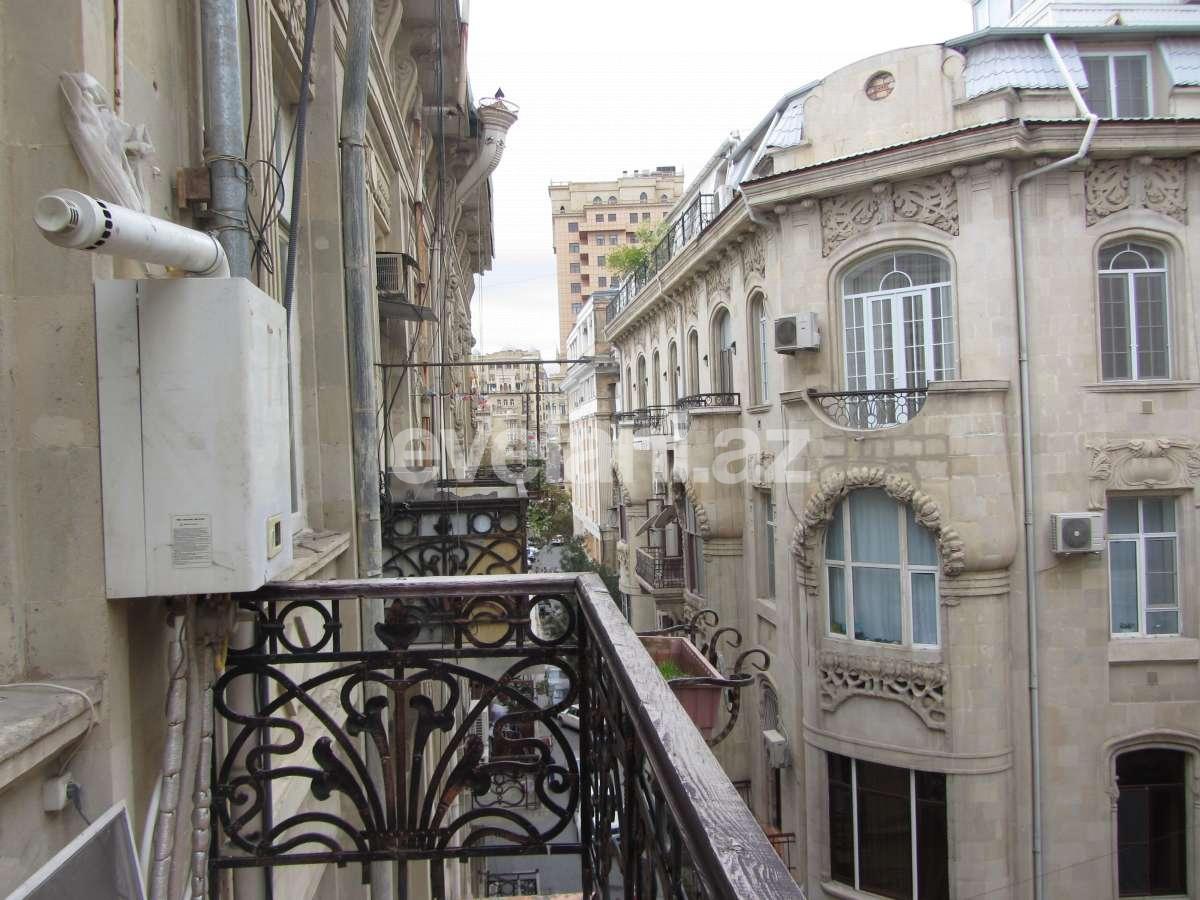 Продаётся, вторичка, 13-комнаты, 370 m², Сахил m.