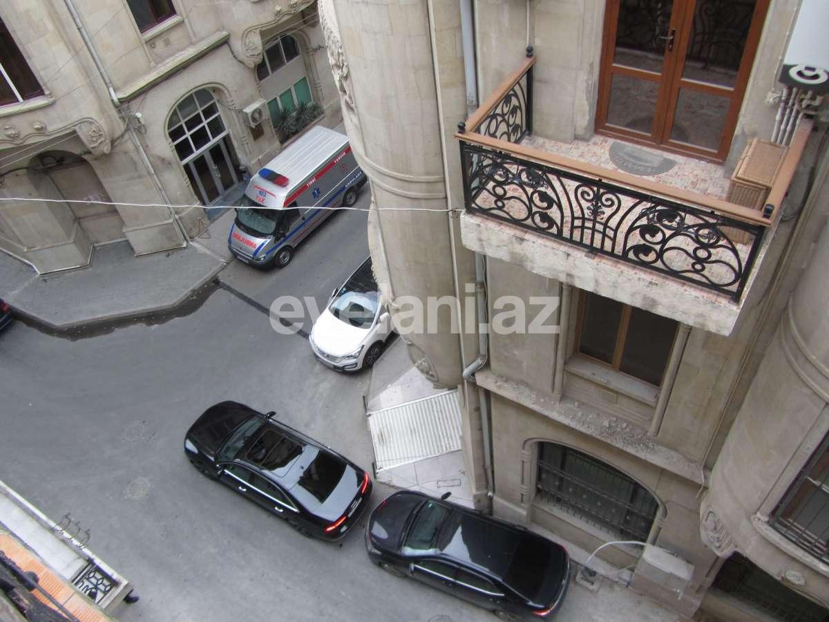 Продаётся, вторичка, 13-комнаты, 370 m², Сахил m.