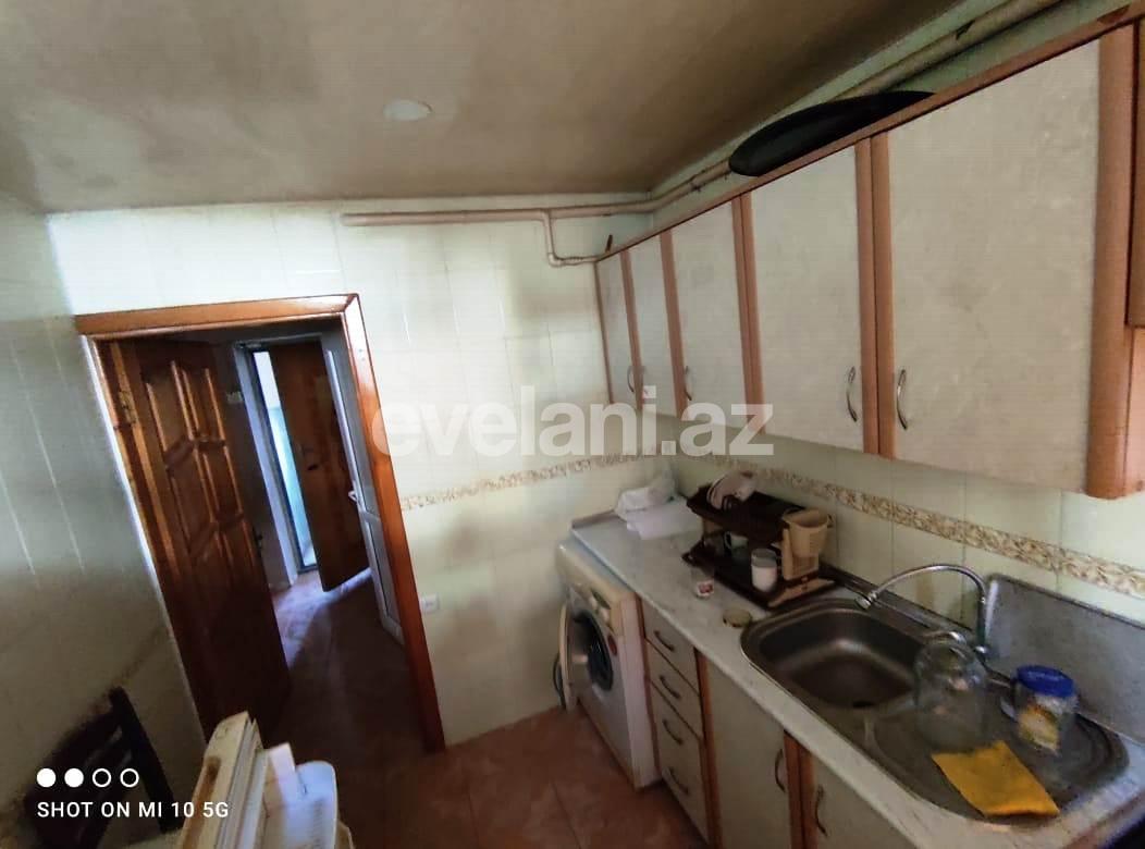 Sale, old building, 2 room, 60 m², Bakikhanov d.