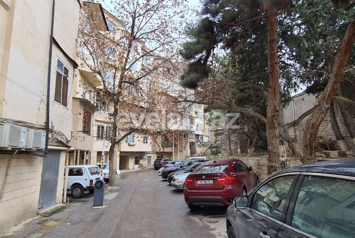 Sale, old building, 2 room, 60 m², Elmlar Akademiyası m.