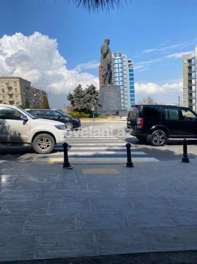 Sale, old building, 2 room, 60 m², Elmlar Akademiyası m.