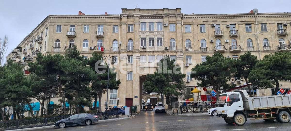 Sale, old building, 2 room, 60 m², Elmlar Akademiyası m.