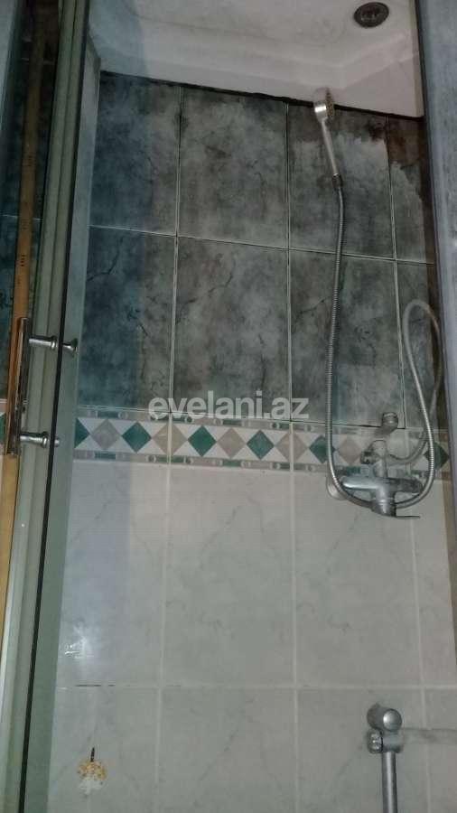 Rent, old building, 3 room, 65 m², Inshaatchilar m.