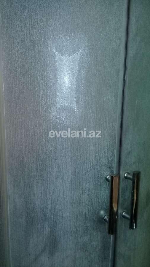 Rent, old building, 3 room, 65 m², Inshaatchilar m.