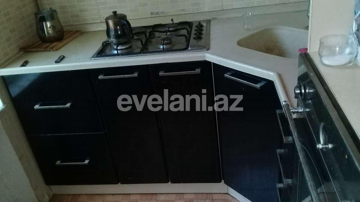 Rent, old building, 3 room, 65 m², Inshaatchilar m.