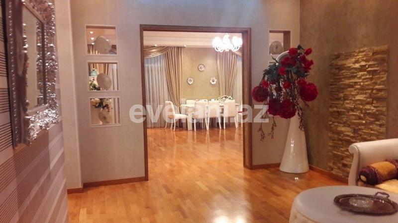 Satılır, yeni tikili, 4 otaqlı, 200 m², 28 may m.