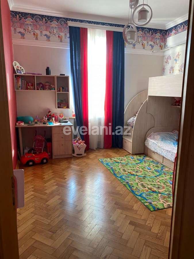 Sale, old building, 4 room, 106 m², Sabail r.