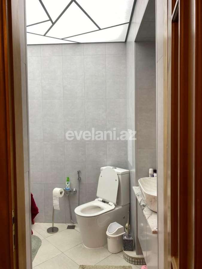 Sale, old building, 4 room, 106 m², Sabail r.