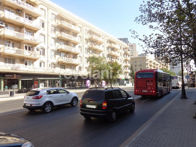 Продаётся, вторичка, 3-комнаты, 67 m², Элмляр Академиясы m.