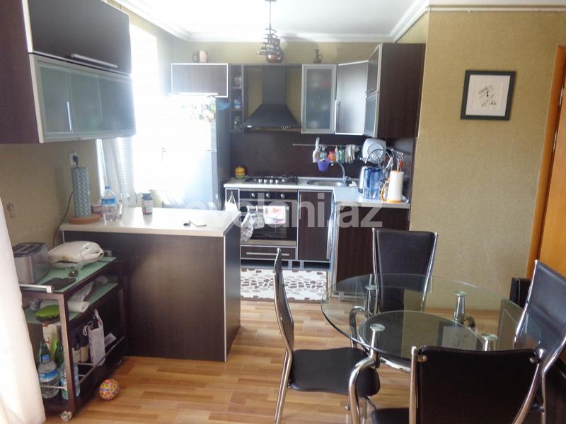 Продаётся, вторичка, 3-комнаты, 67 m², Элмляр Академиясы m.