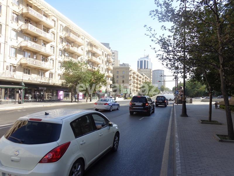 Продаётся, вторичка, 3-комнаты, 67 m², Элмляр Академиясы m.