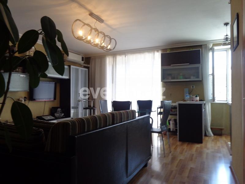 Продаётся, вторичка, 3-комнаты, 67 m², Элмляр Академиясы m.