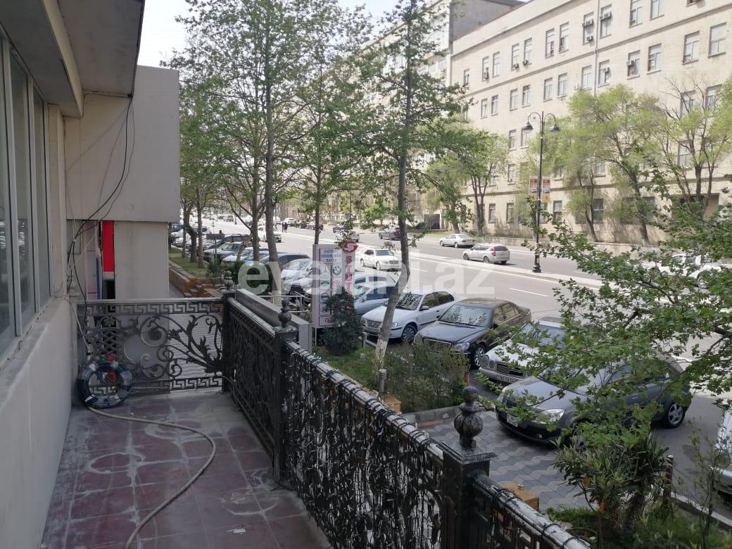 Kirayə verilir, obyekt, 200 m², Elmlər Akademiyası m.
