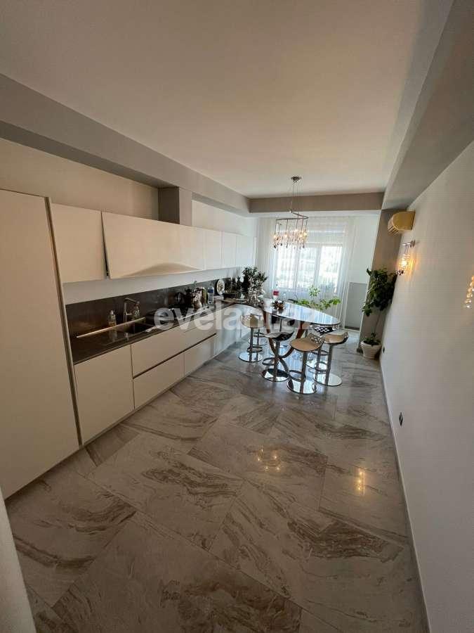 Satılır, yeni tikili, 3 otaqlı, 190 m², 28 may m.
