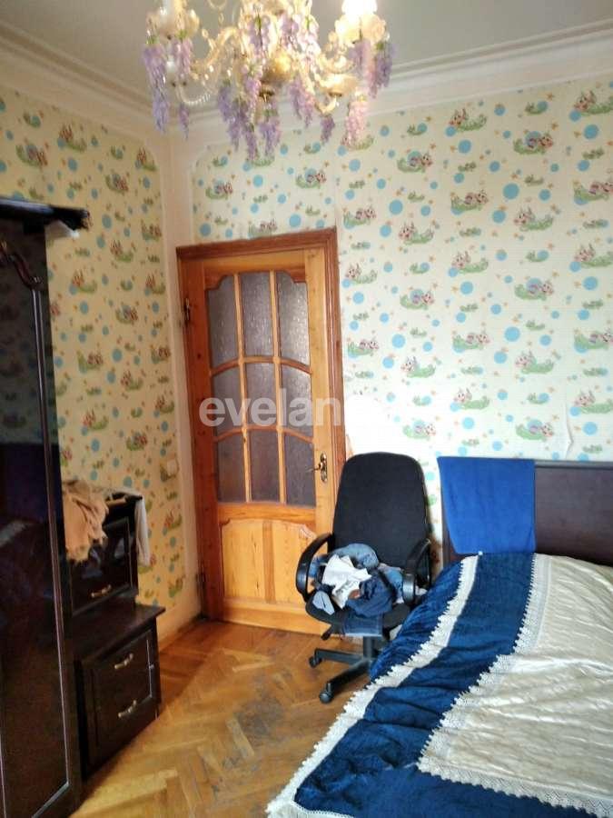 Sale, old building, 3 room, 90 m², 8 November m.