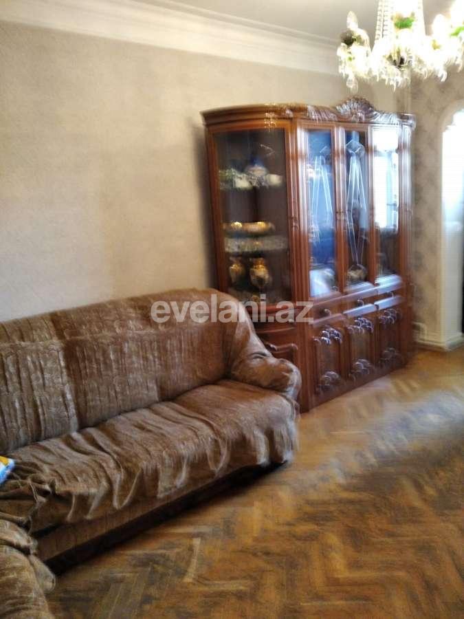 Sale, old building, 3 room, 90 m², 8 November m.