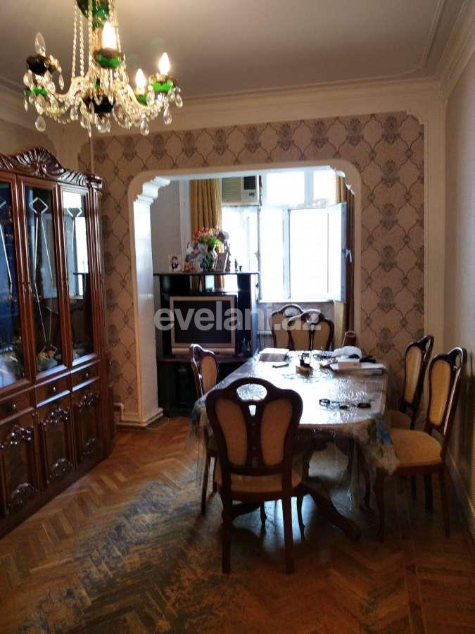Sale, old building, 3 room, 90 m², 8 November m.