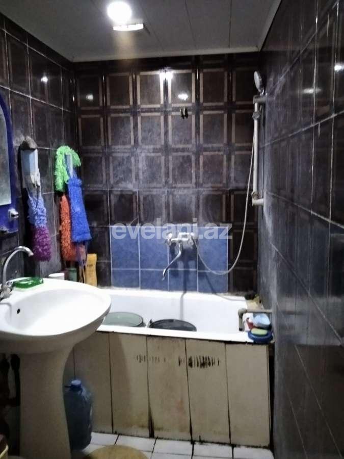 Sale, old building, 3 room, 90 m², 8 November m.