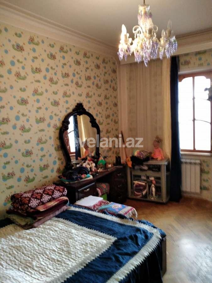 Sale, old building, 3 room, 90 m², 8 November m.