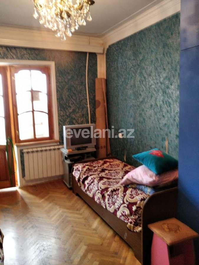 Sale, old building, 3 room, 90 m², 8 November m.