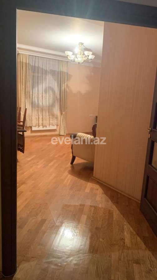 Kirayə verilir, yeni tikili, 3 otaqlı, 131 m², İnşaatçılar m.