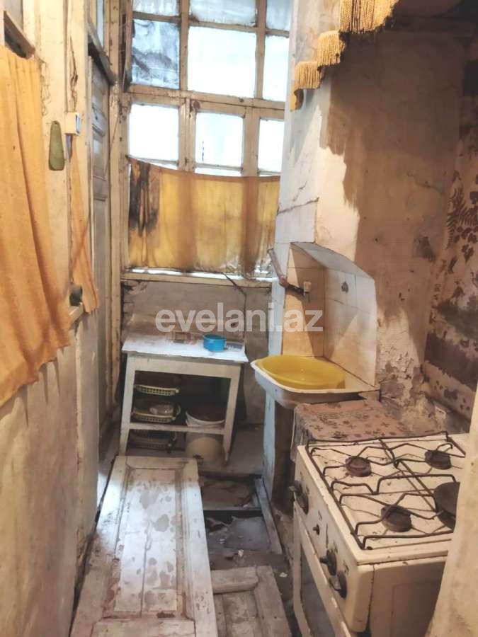 Sale, old building, 2 room, 35 m², Nizami m.