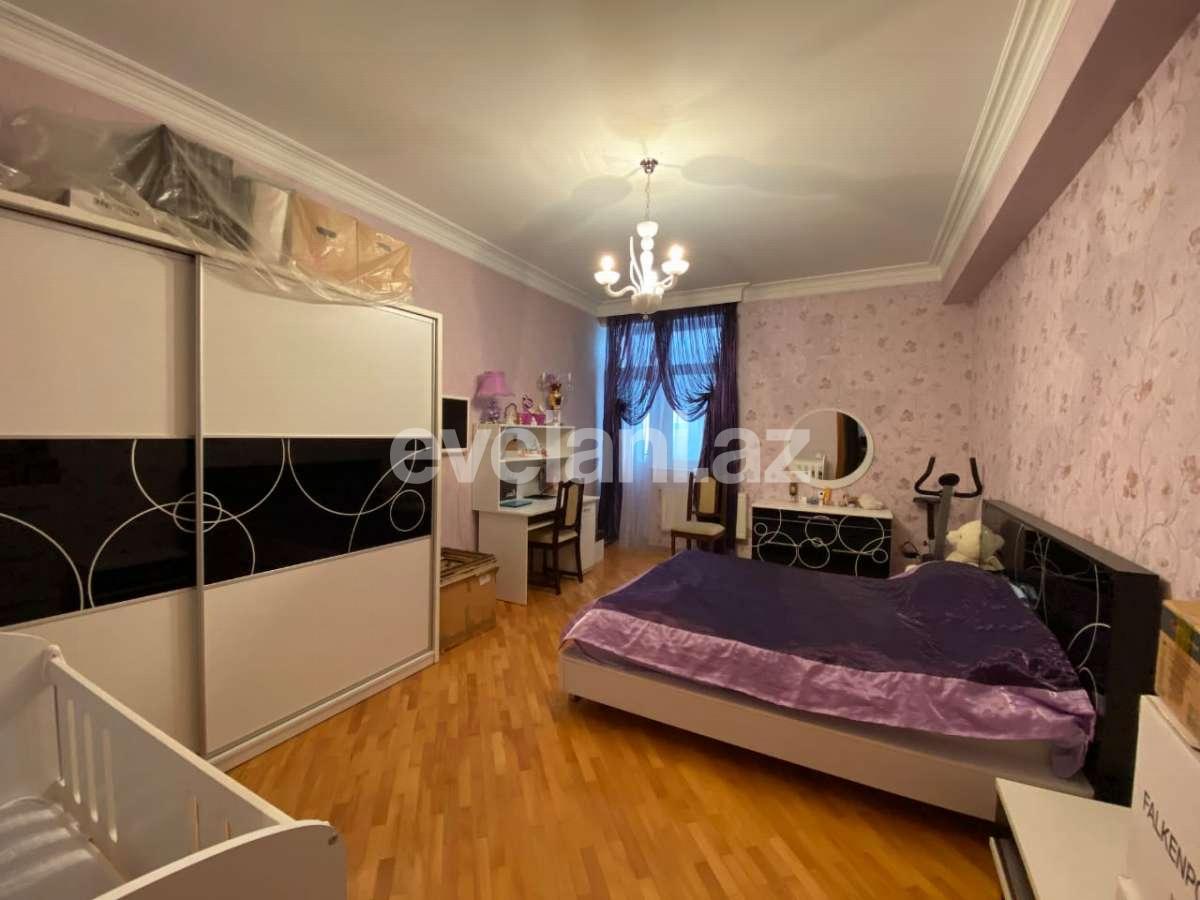 Satılır, yeni tikili, 4 otaqlı, 170 m², 8-ci mikrorayon q.