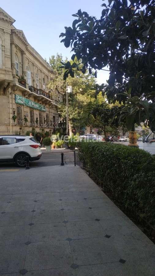 Rent, old building, 1 room, 40 m², Sabail r.