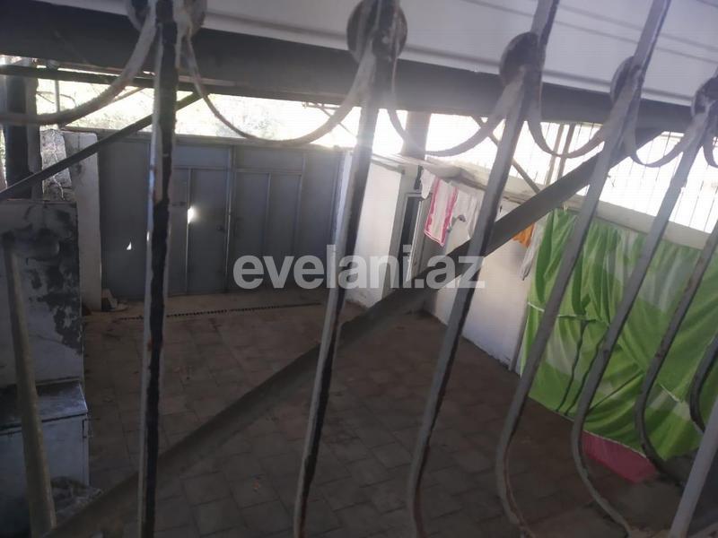 Sale, old building, 2 room, 40 m², Inshaatchilar m.